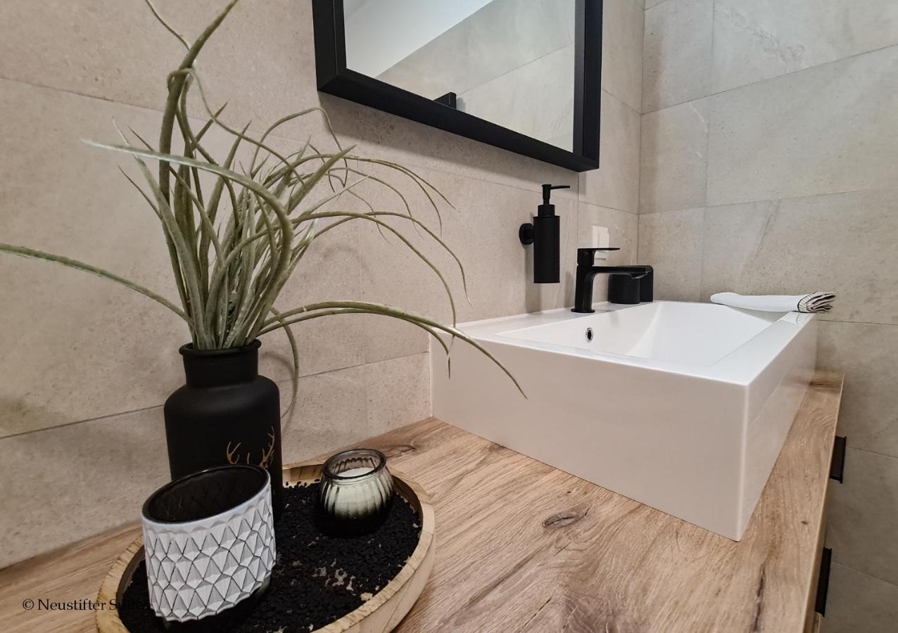 St Antoni Suite2 Stilvolle Ferienwohnung Mit Parkplatz In 아이젠슈타트 외부 사진